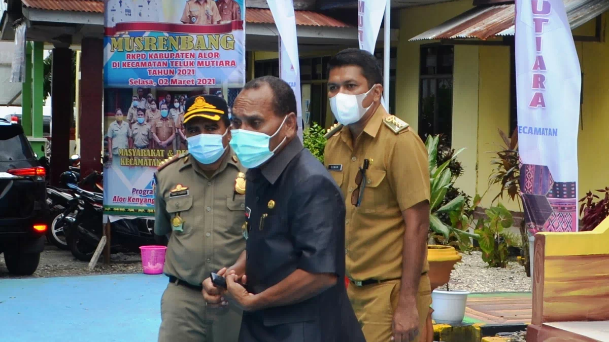 Langit Turun, Air Laut Naik, Kantor DPRD Alor Tetap Dibangun