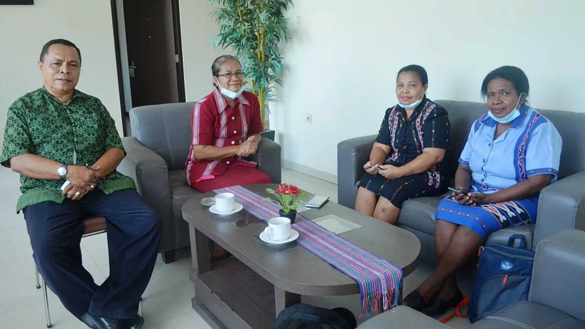 Kisah Tiga Guru IPA di Alor Menjadi Pengajar Nasional