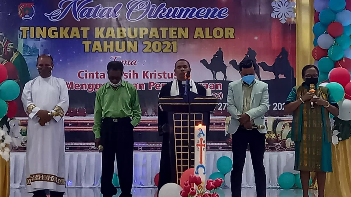 Pdt.Yandri Manobe “Bikin Hebo” di Natal Oikumene Pemkab Alor. Ima Blegur Wakili Gubernur NTT