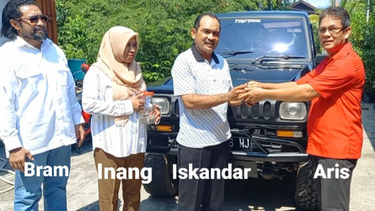 Ketua PKP NTT Bantu Iskandar-Inang Mobil Operasional Menuju Pilkada 2024