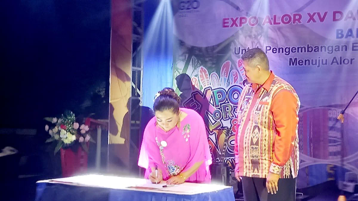 Moment Expo Alor XV, Terjalin Kerja Sama Pemerintah Dengan Perusahaan Tas Samara. Erna: Tenunan Alor Sangat Diminati