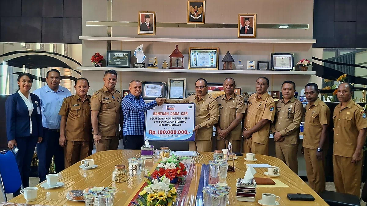 Bank NTT Serahkan CSR Rp 100 Juta Kepada Bupati Alor: Untuk Atasi Kemiskinan Ekstrim dan Stunting
