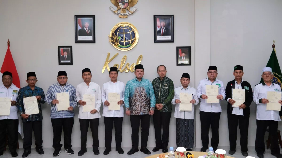 Serahkan 11 Sertipikat Tanah Wakaf untuk PCNU Kalimantan Selatan, Menteri Nusron Dorong Kolaborasi Lintas Organisasi Keagamaan
