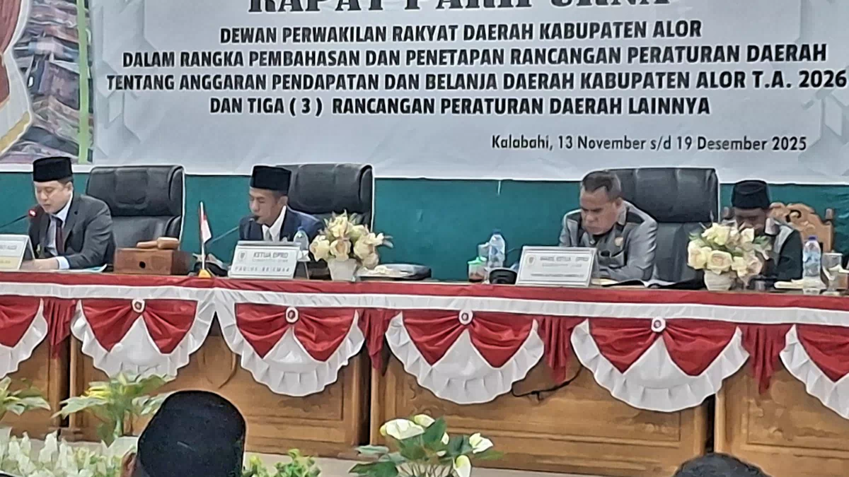 Pertanyakan Lagi Bupati Alor, Rapat Paripurna II DPRD Alor Sempat Diskors. Apa jawaban Wabup Rocky Winaryo?