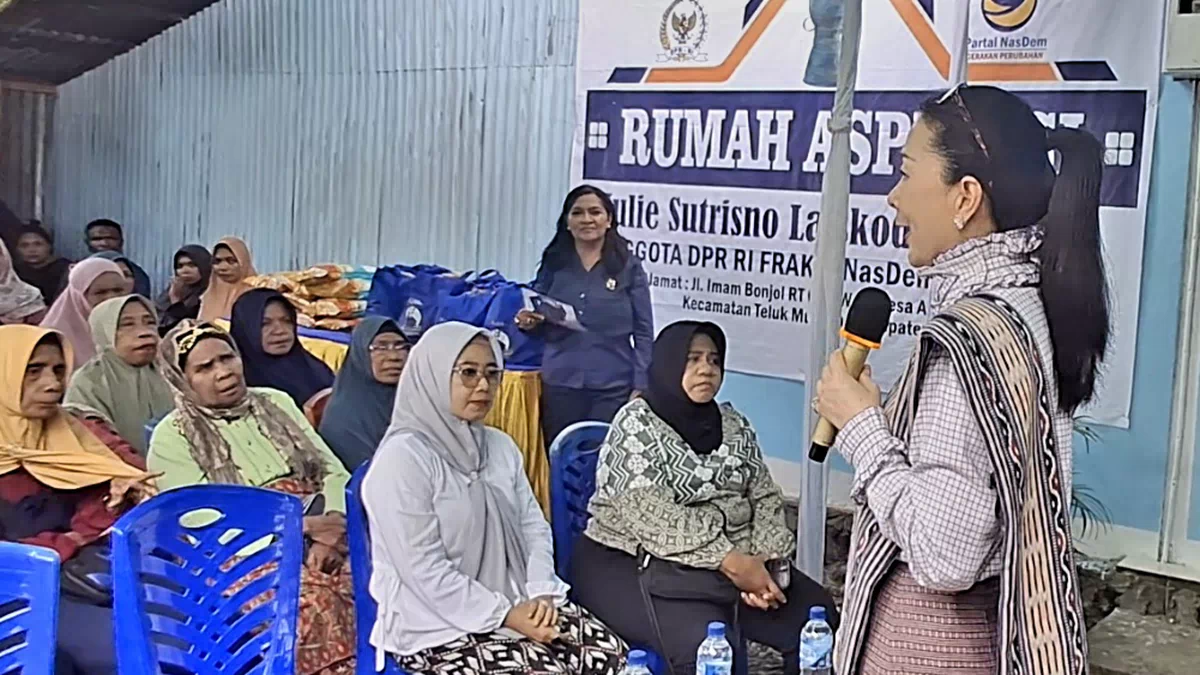 Julie Laiskodat: Mama-mama Harus Bisa Manfaatkan Saya Agar Dapat Uang