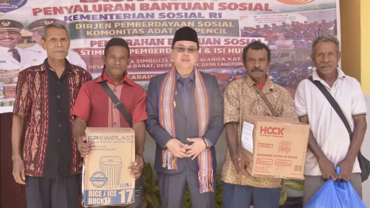 Distribusi Bansos KAT Kemensos Bernilai 3 Miliar Lebih Di 3 Desa, Wabup Alor Terharu, Ketua LKS Sebut 3 Toko Penyedia