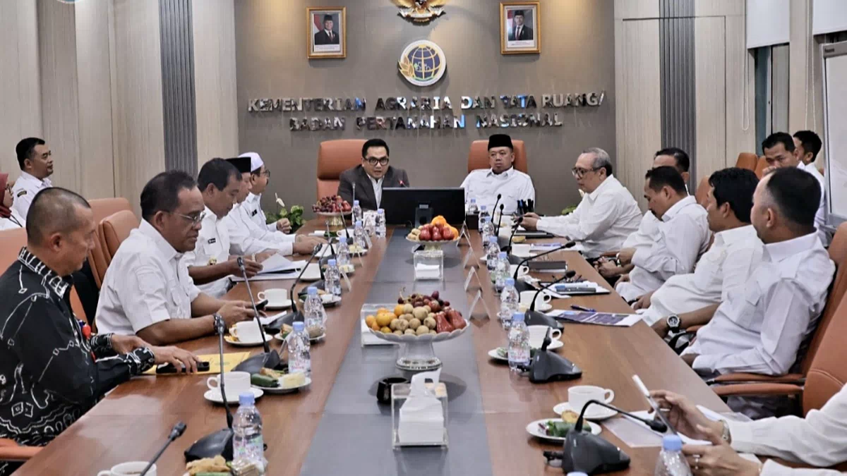 Rakor Bersama para Kepala Daerah di Kalsel, Menteri Nusron: Penentuan Lokasi LP2B Menjadi Kewenangan Daerah