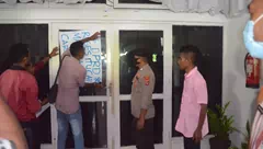 IMP2 Tempel Aspirasinya di Pintu Ruang Sidang DPRD Alor