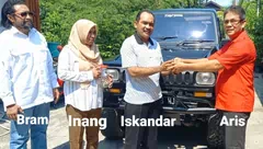 Ketua PKP NTT Bantu Iskandar-Inang Mobil Operasional Menuju Pilkada 2024