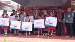 Bank NTT Berikan Beasiswa Kepada 100 Anak Alor dan Kredit Merdeka kepada 25 UMKM. Diserahkan Pj.Gubernur NTT