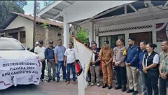 Pj.Bupati Alor Lepas Distribusi Logistik Pilkada 2024, KPU: H-1 Tiba di 510 TPS