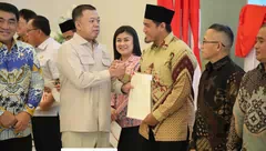 Serahkan Sertipikat di Sulut, Menteri Nusron Komitmen pada Era Presiden Prabowo, PR di Bidang Pertanahan Harus Selesai