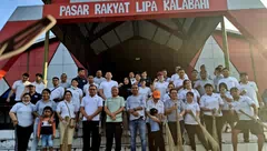 Jelang HUT ke-63, Bank NTT Kalabahi Aksi Bersih-Bersih Pasar Lipa