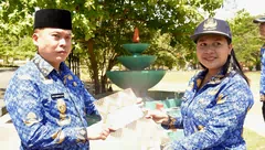Pemkab Alor Serahkan SK CPNS dan PPPK Tahap II, Wabup: Layani Masyarakat, Jangan Provokatif di Medsos