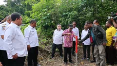 Realisasi Percepatan Sertipikasi Tanah Ulayat di Papua, Menteri Nusron Saksikan Pemasangan Patok Skouw Yambe