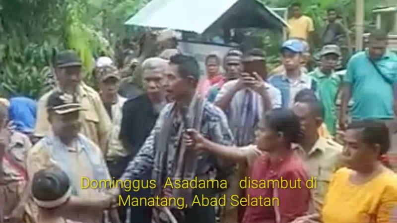 Asisten II Setda Alor Serahkan 580 Sertifikat Tanah di Abad Selatan